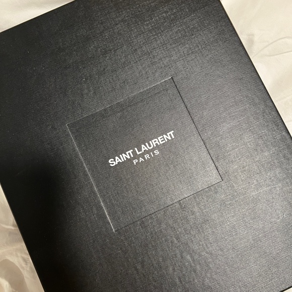 It’s a clutch bag that was used only couple of times. - Picture 5 of 5